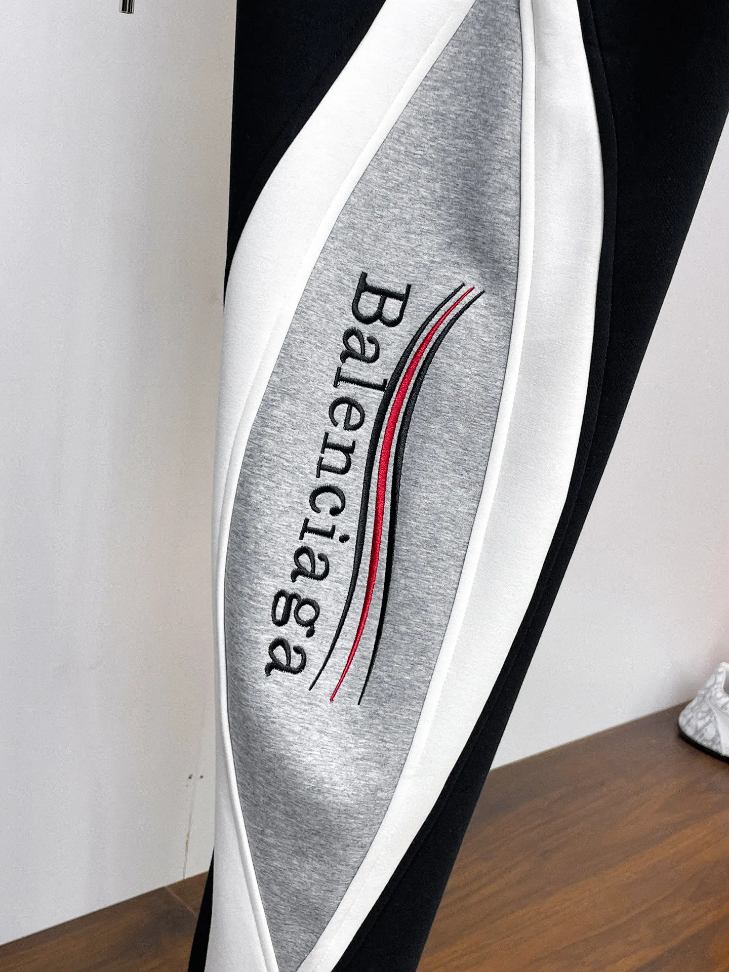 Balenciaga 🆕2026 Autumn and Winter New Arrival Casual Pants! The official website will be released simultaneously. Brand Classic LOGO casual pants, customized fabrics, excellent comfort and strong touch. Highly recognisable, perfect appearance and craftsmanship. Size:M-3XL